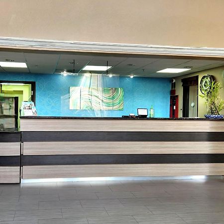 Days Inn & Suites By Wyndham Sam Houston Tollway Jersey Village Extérieur photo