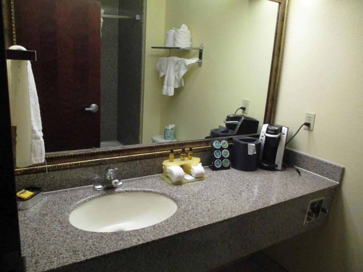 Days Inn & Suites By Wyndham Sam Houston Tollway Jersey Village Extérieur photo