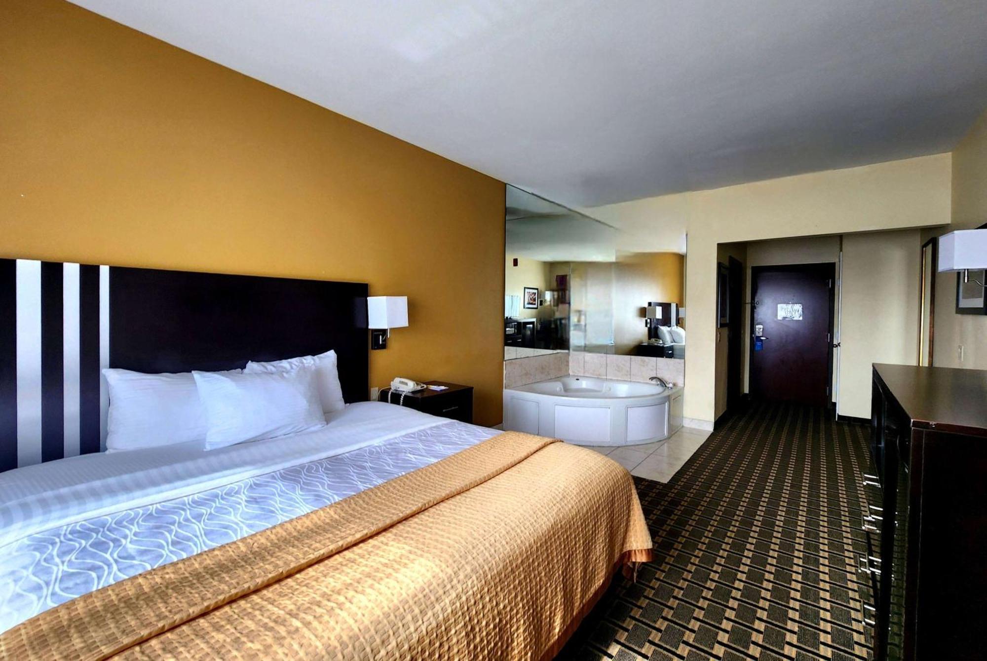 Days Inn & Suites By Wyndham Sam Houston Tollway Jersey Village Extérieur photo