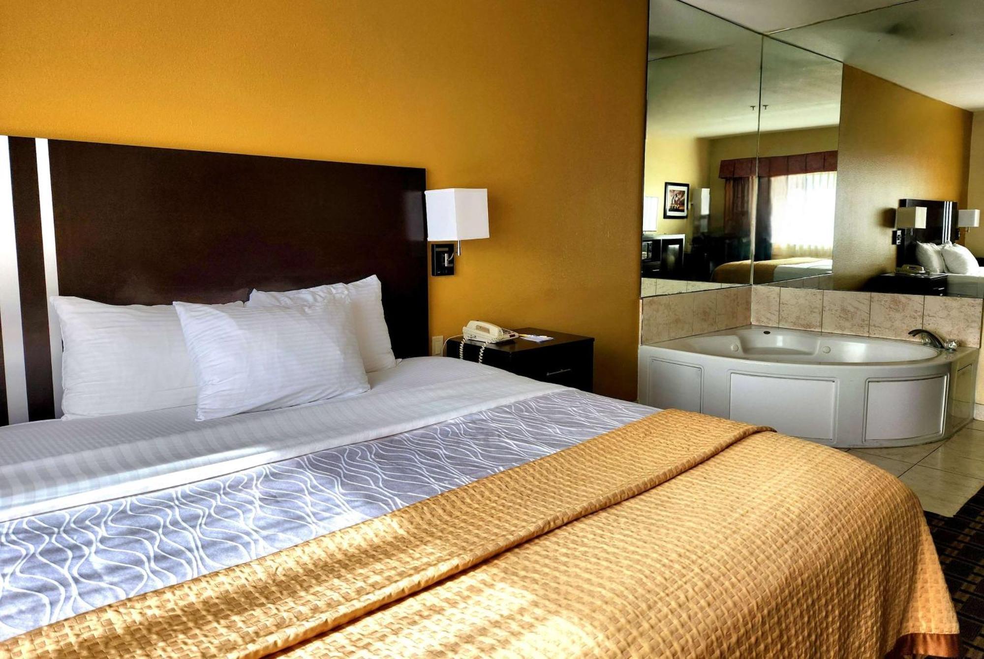 Days Inn & Suites By Wyndham Sam Houston Tollway Jersey Village Extérieur photo
