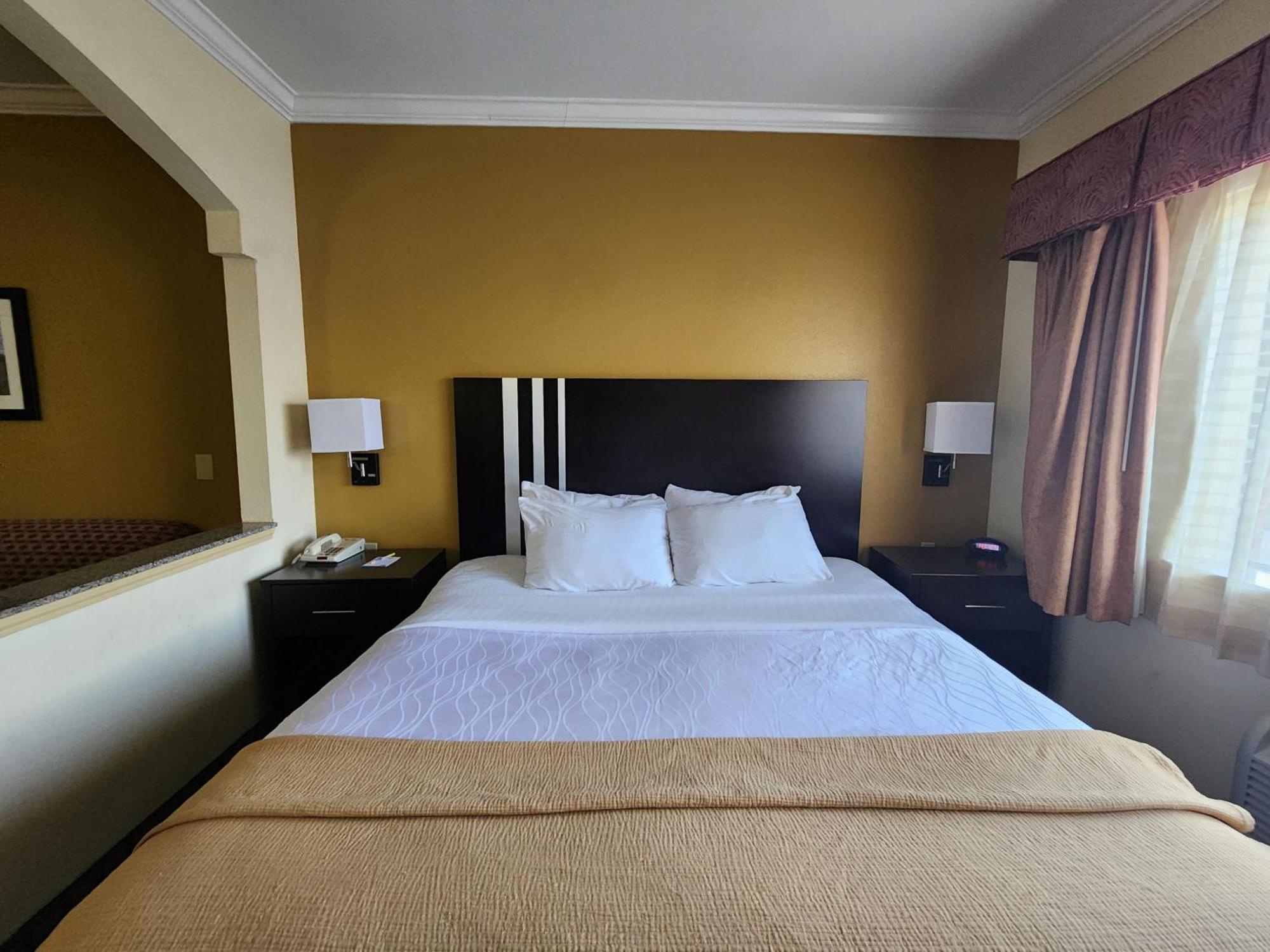 Days Inn & Suites By Wyndham Sam Houston Tollway Jersey Village Extérieur photo