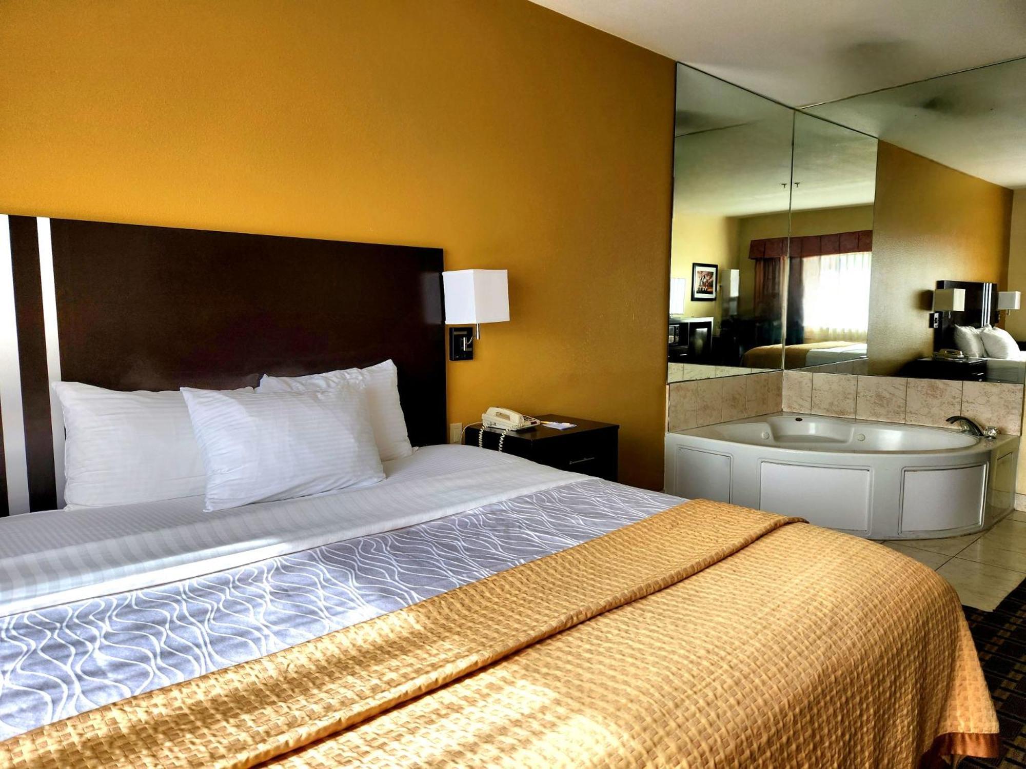 Days Inn & Suites By Wyndham Sam Houston Tollway Jersey Village Extérieur photo