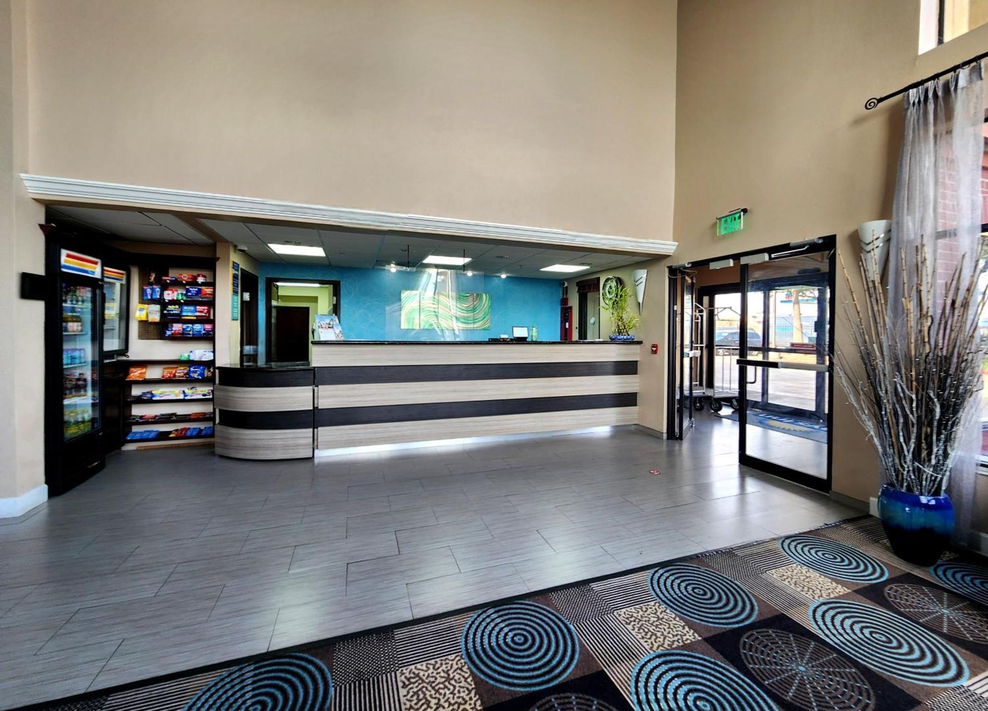 Days Inn & Suites By Wyndham Sam Houston Tollway Jersey Village Extérieur photo