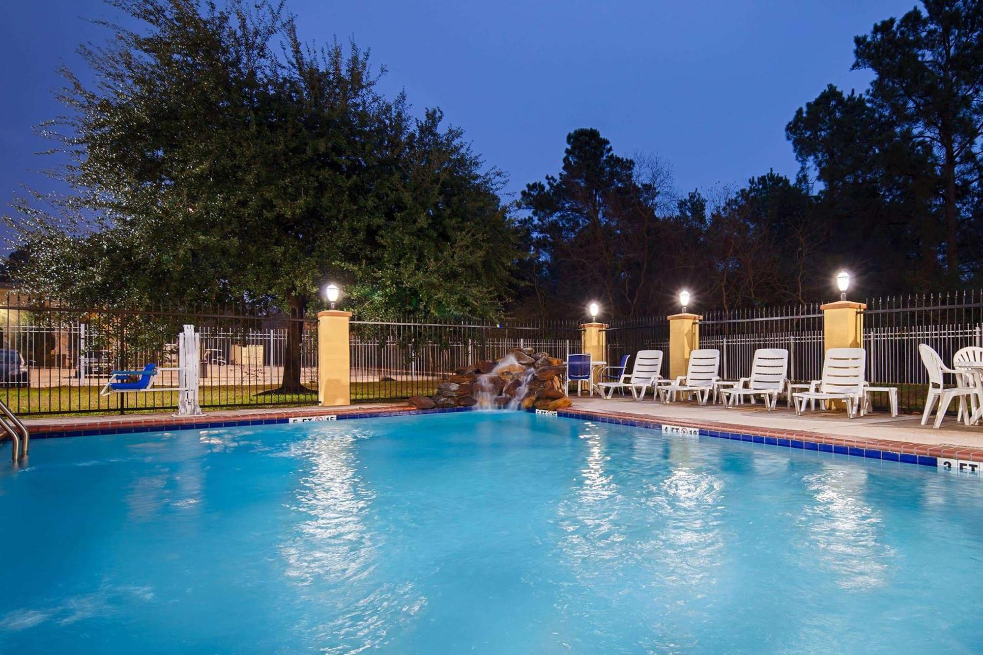 Days Inn & Suites By Wyndham Sam Houston Tollway Jersey Village Extérieur photo
