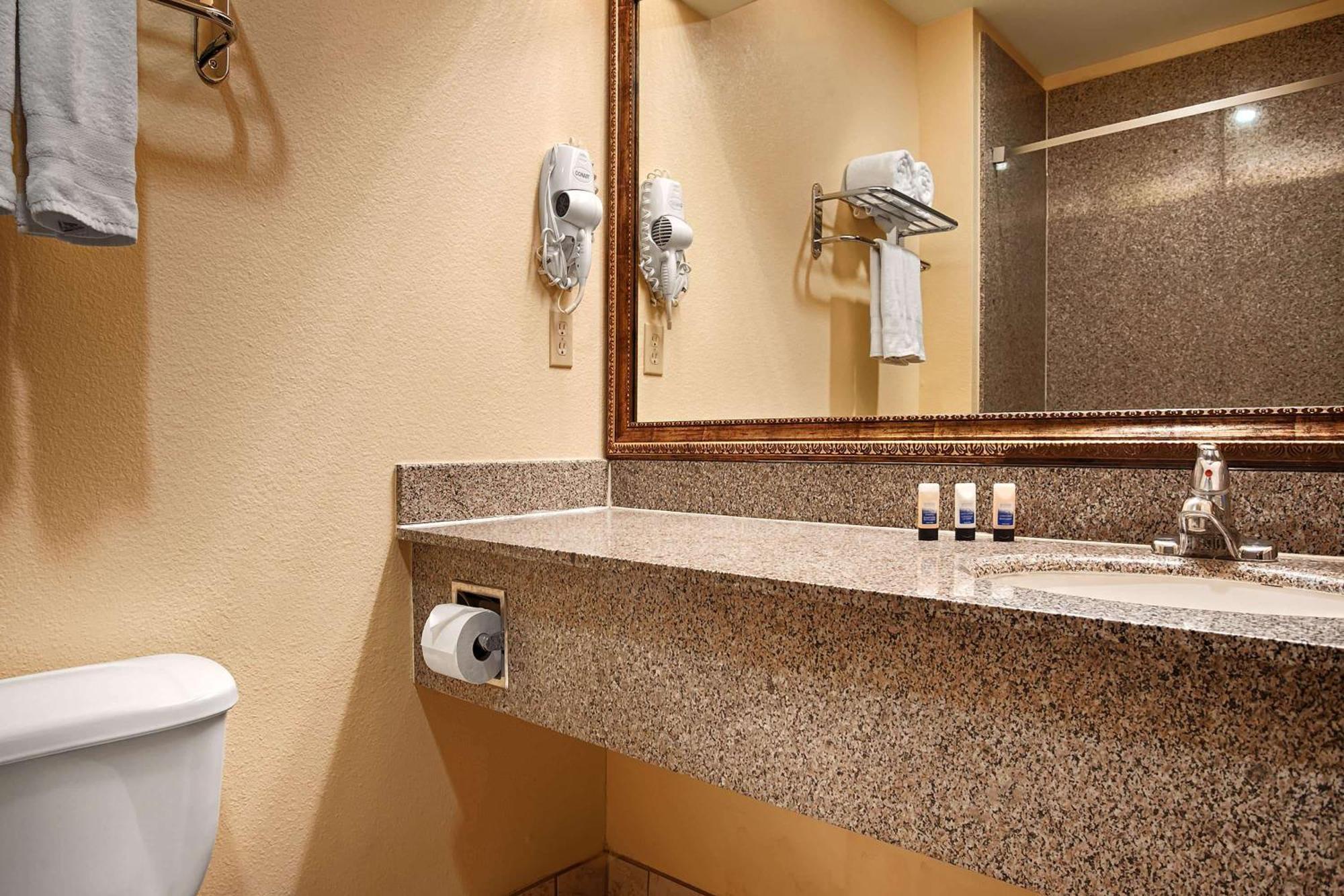 Days Inn & Suites By Wyndham Sam Houston Tollway Jersey Village Extérieur photo
